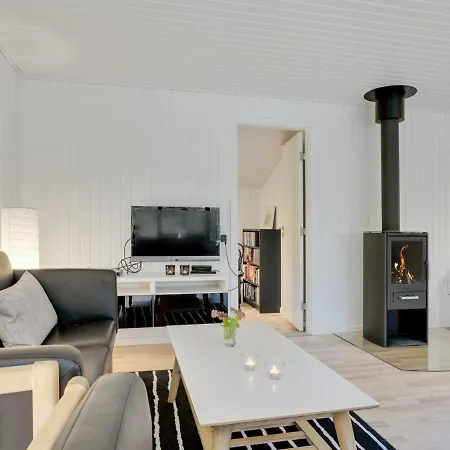 Holiday Siona - 500m From The Sea In Ne Jutland By Interhome Holiday home Hals